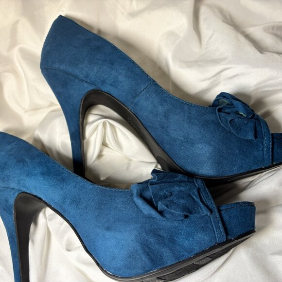 Women's Teal Blue Fashion Heels Size 8.5 Medium. By Fergie - Picture 1 of 6